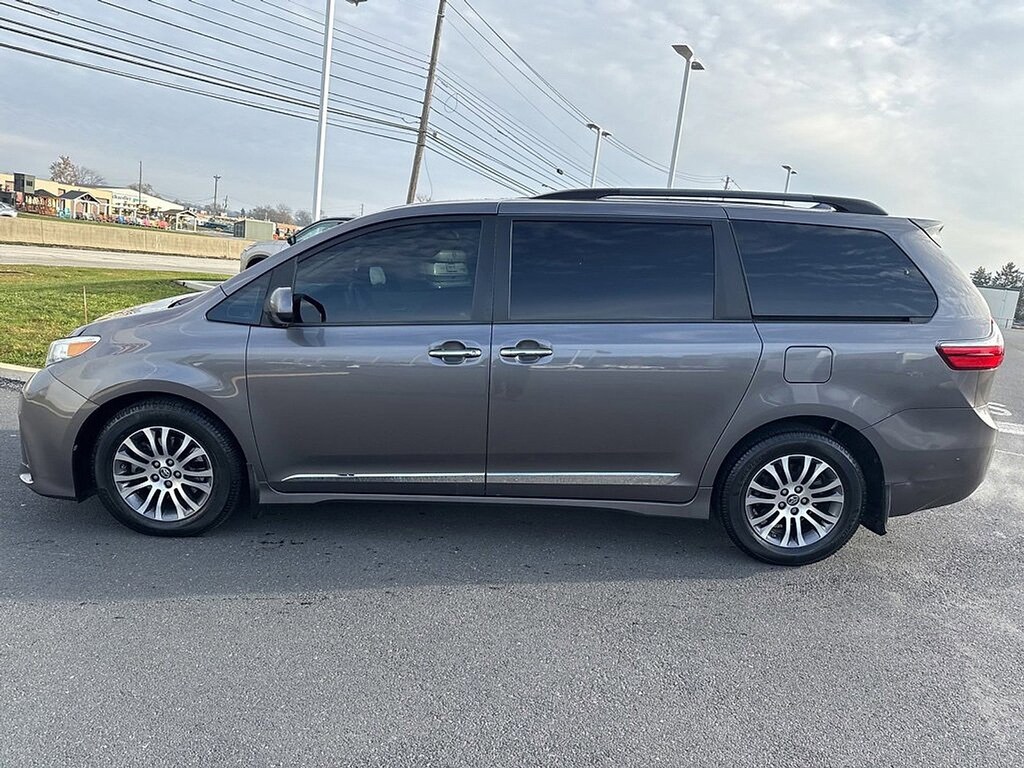 Used 2018 Toyota Sienna XLE Van Passenger Van