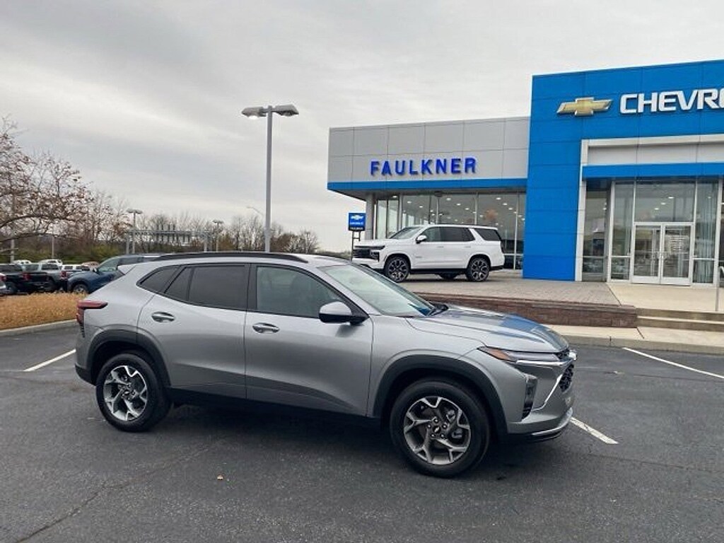 Used 2025 Chevrolet Trax LT SUV