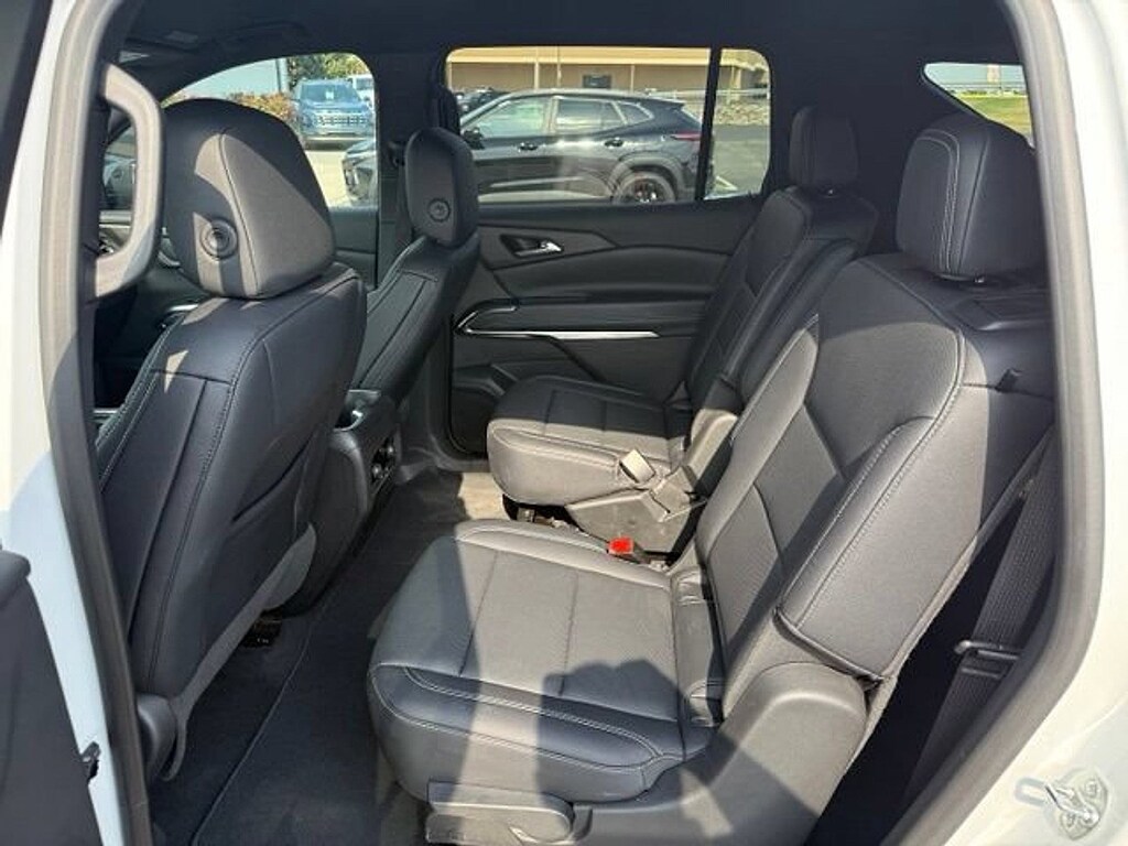 Used 2025 Chevrolet Traverse AWD LT SUV