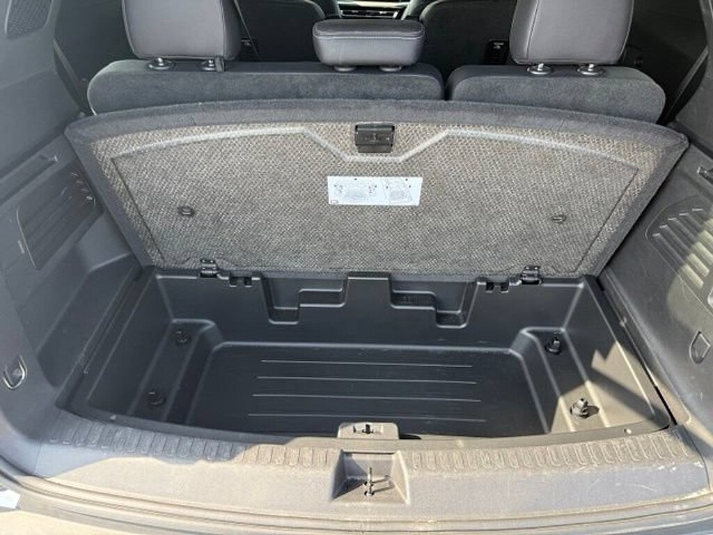 Used 2025 Chevrolet Traverse AWD LT SUV