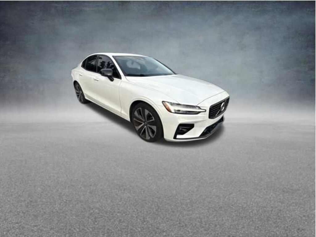Used 2022 Volvo S60 Momentum Sedan