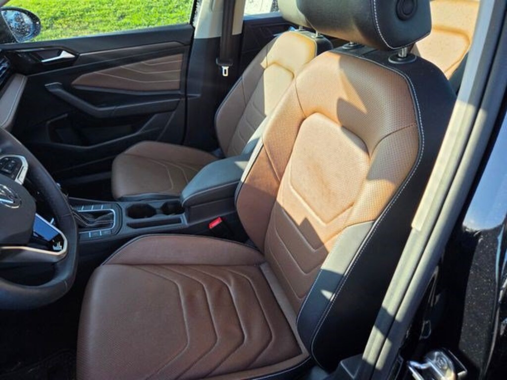 Used 2025 Volkswagen Jetta SEL Sedan