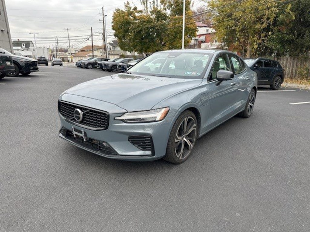 Used 2023 Volvo S60 Recharge Plug-In Hybrid Plus Dark Theme Sedan