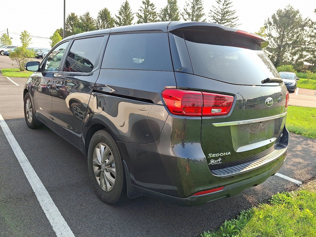 Used 2019 Kia Sedona LX Van Passenger Van