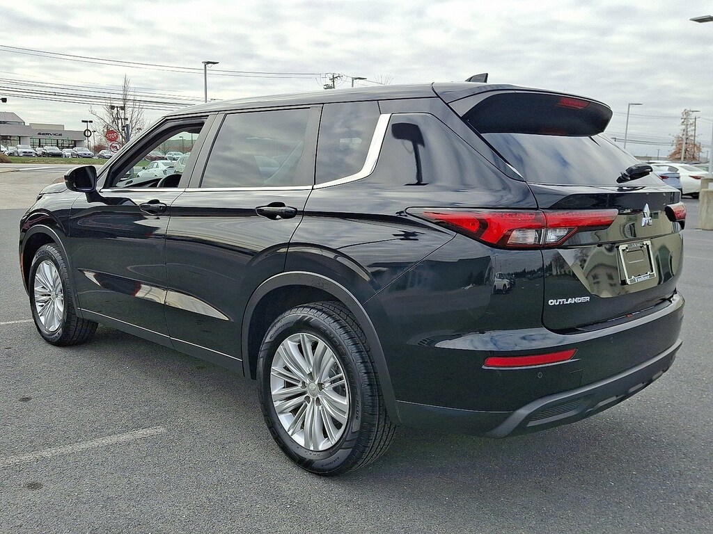 Used 2023 Mitsubishi Outlander ES SUV