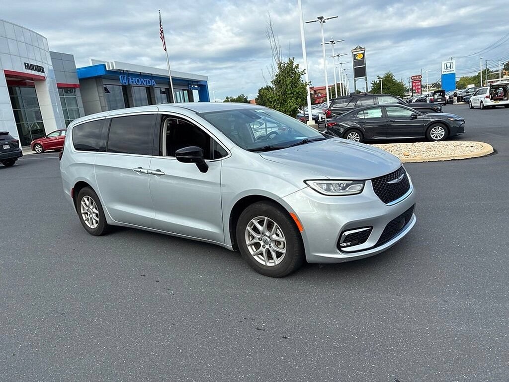 Used 2024 Chrysler Pacifica Touring L Van Passenger Van