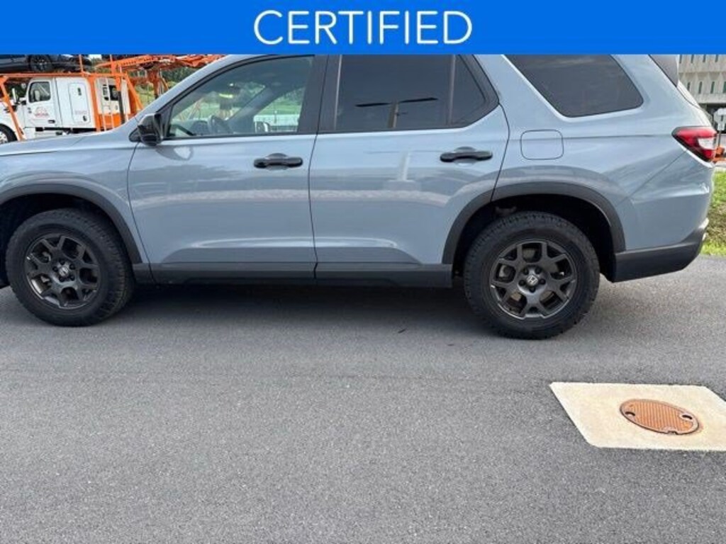 Certified 2025 Honda Pilot TrailSport SUV