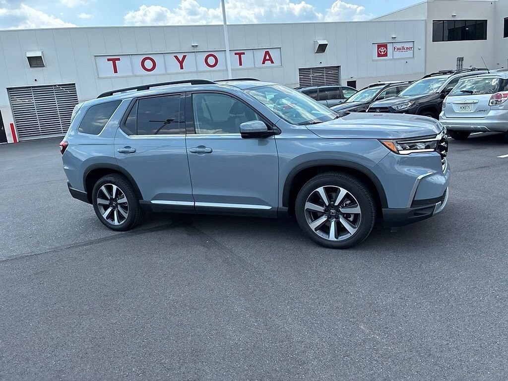 Used 2025 Honda Pilot Touring SUV