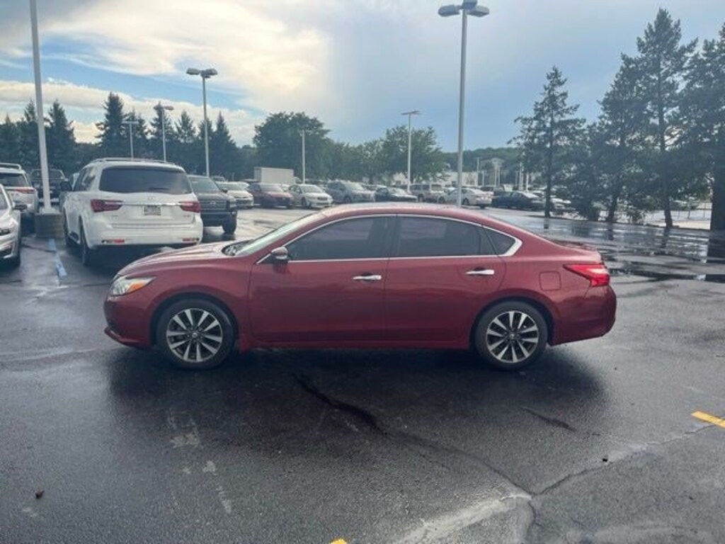 Used 2017 Nissan Altima 2.5 SV Sedan
