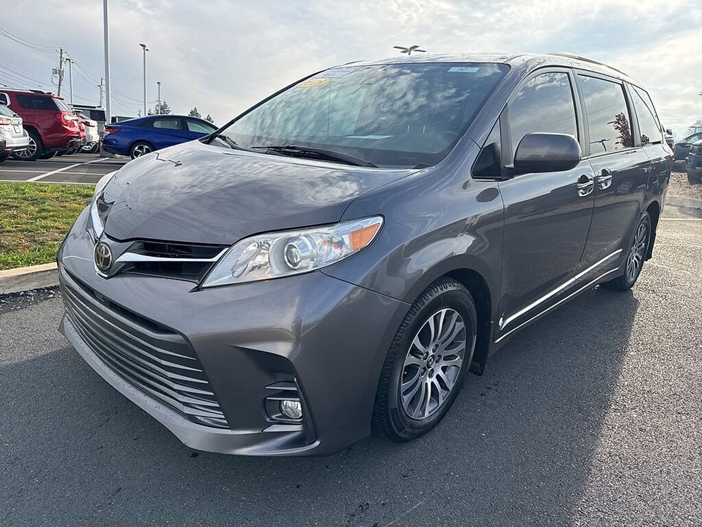 Used 2018 Toyota Sienna XLE Van Passenger Van