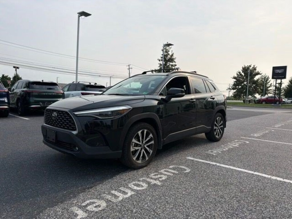 Used 2025 Toyota Corolla Cross XLE SUV