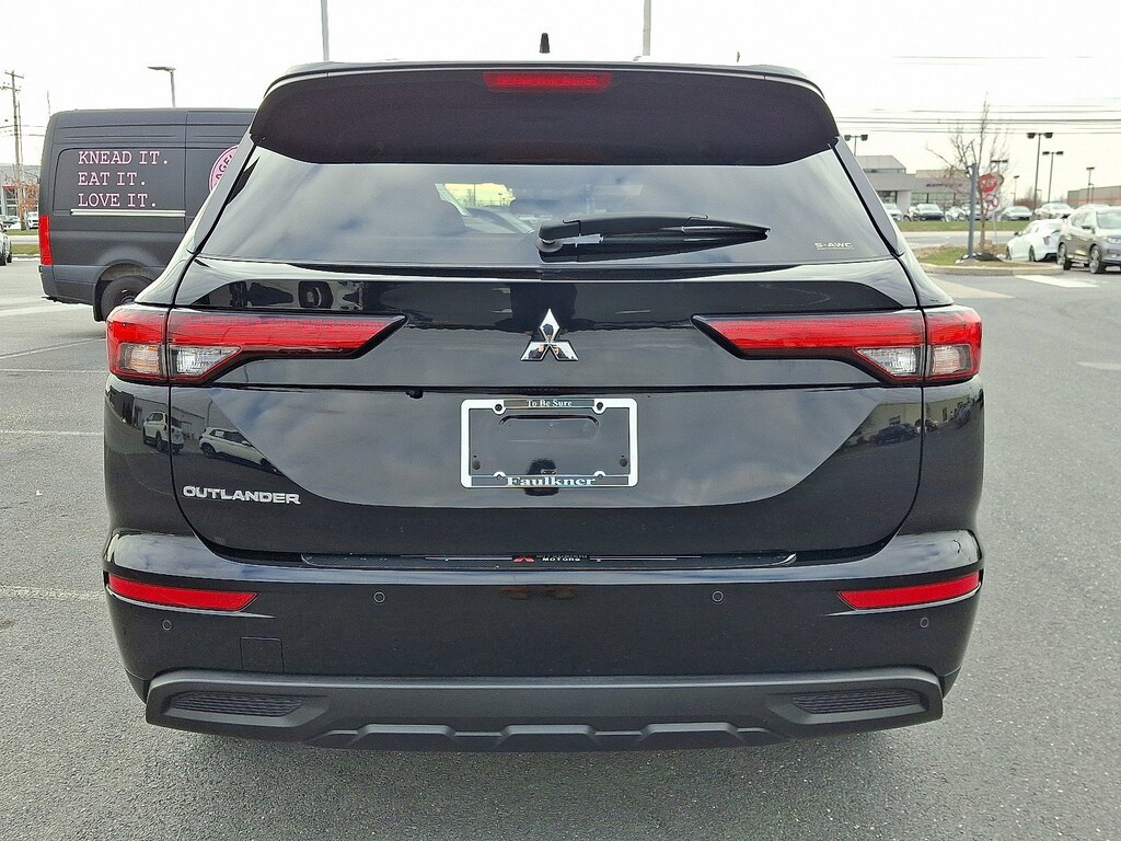 Used 2023 Mitsubishi Outlander ES SUV
