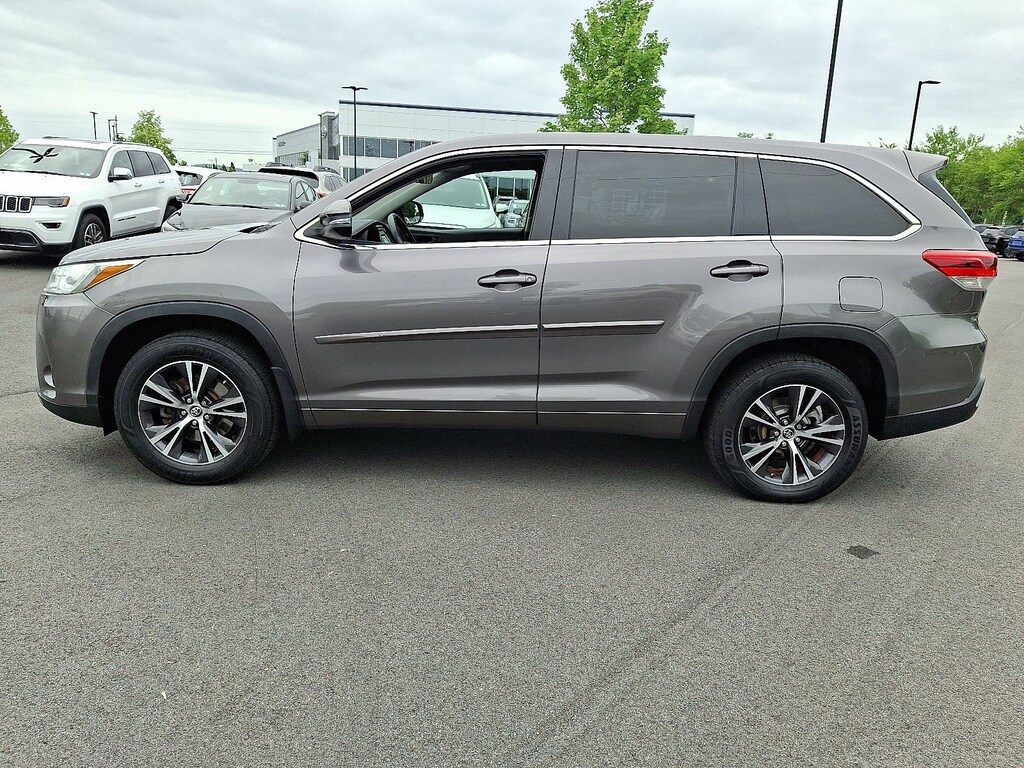 Used 2018 Toyota Highlander LE SUV