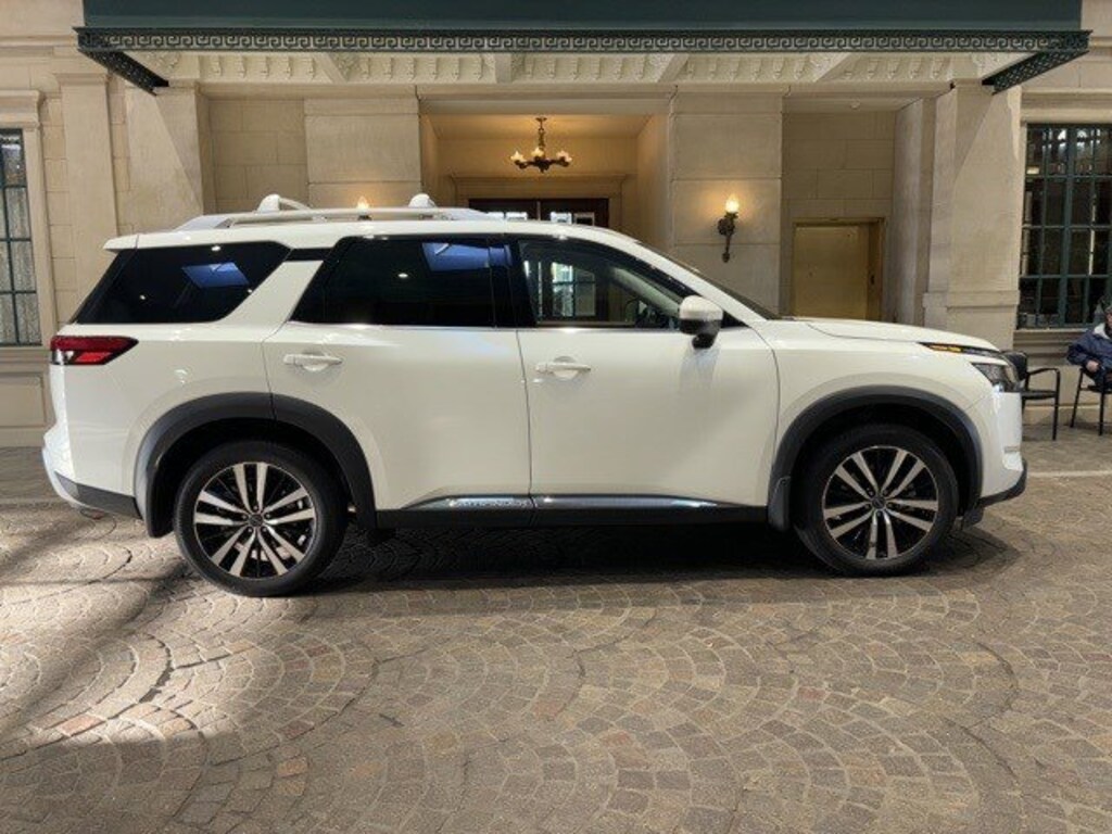 Used 2023 Nissan Pathfinder Platinum SUV