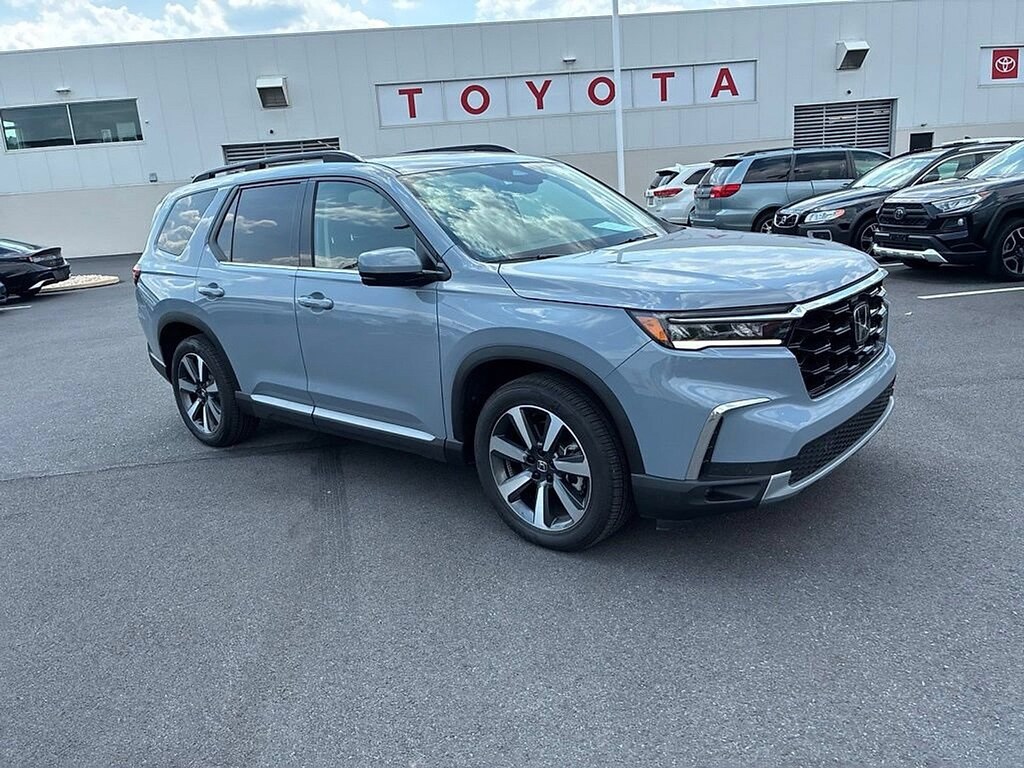 Used 2025 Honda Pilot Touring SUV