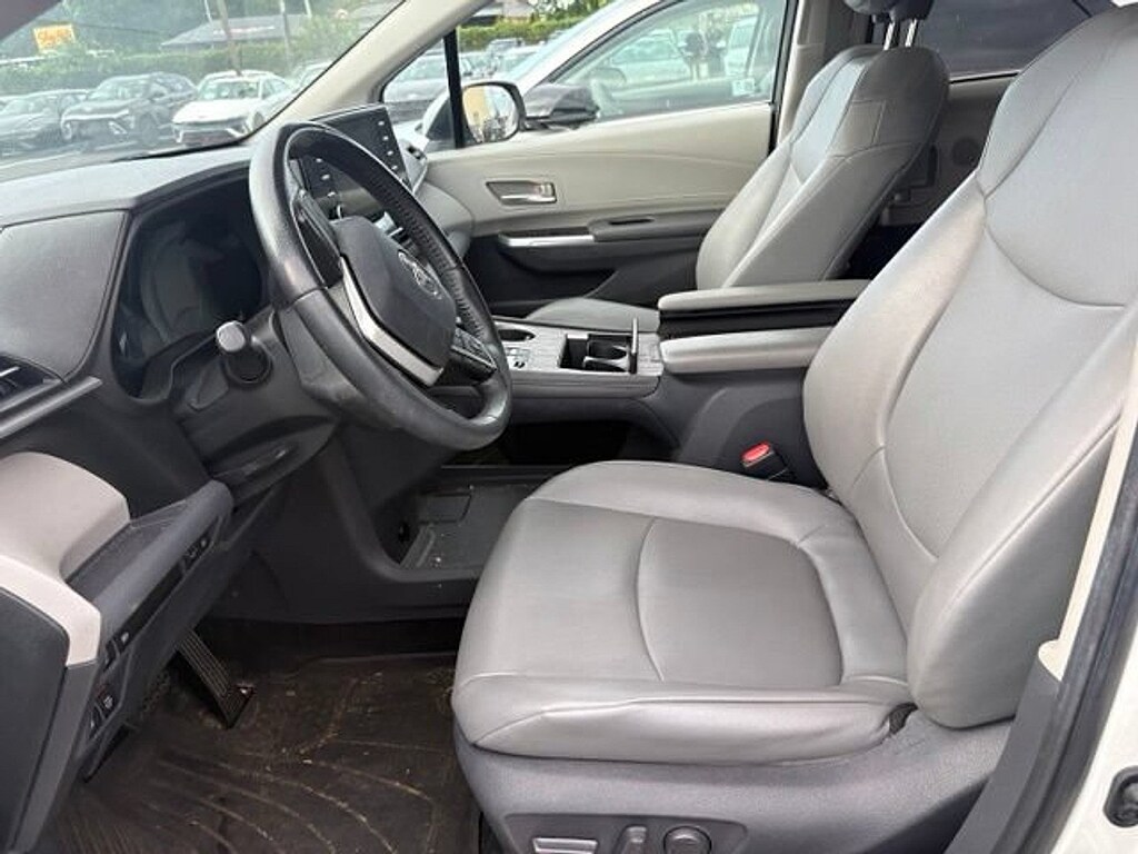 Used 2021 Toyota Sienna XLE Van