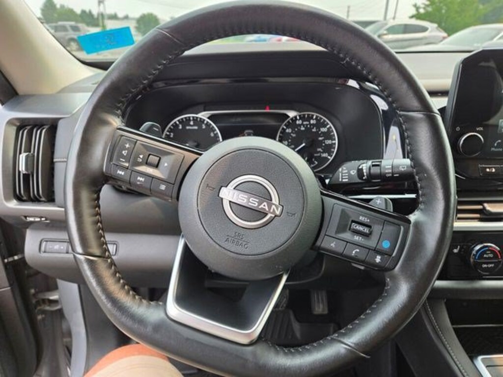 Used 2024 Nissan Pathfinder SL SUV