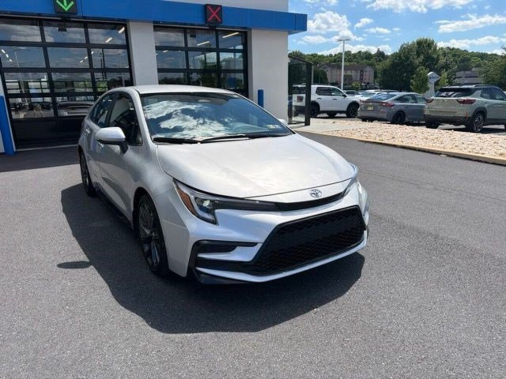 Used 2025 Toyota Corolla SE Sedan