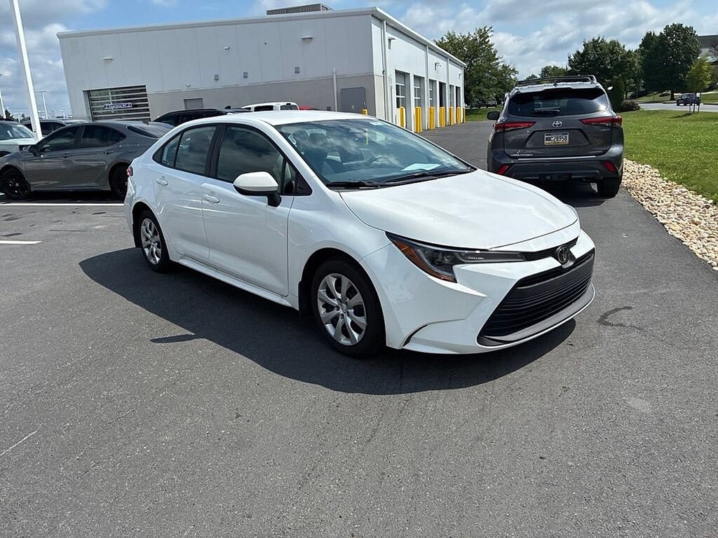 Certified 2025 Toyota Corolla LE Sedan