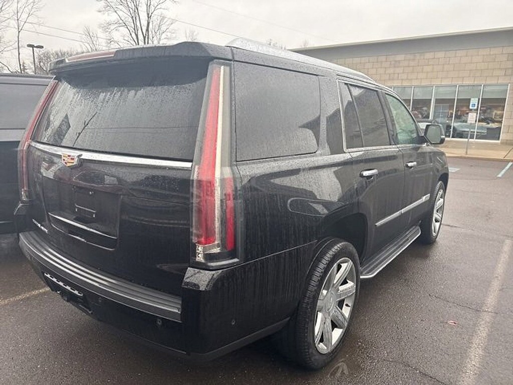 Used 2019 Cadillac Escalade Luxury SUV