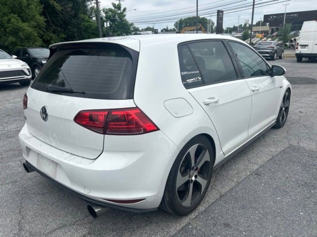 Used 2017 Volkswagen Golf GTI SE Hatchback