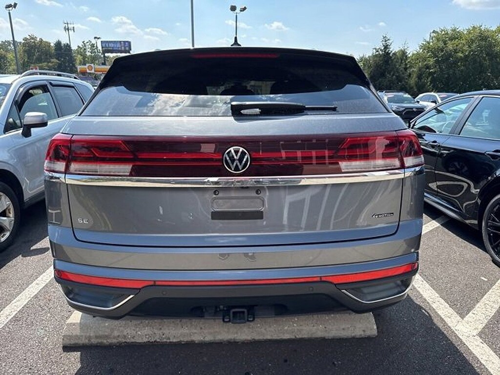 Used 2025 Volkswagen Atlas Cross Sport 2.0T SE w/Technology SUV