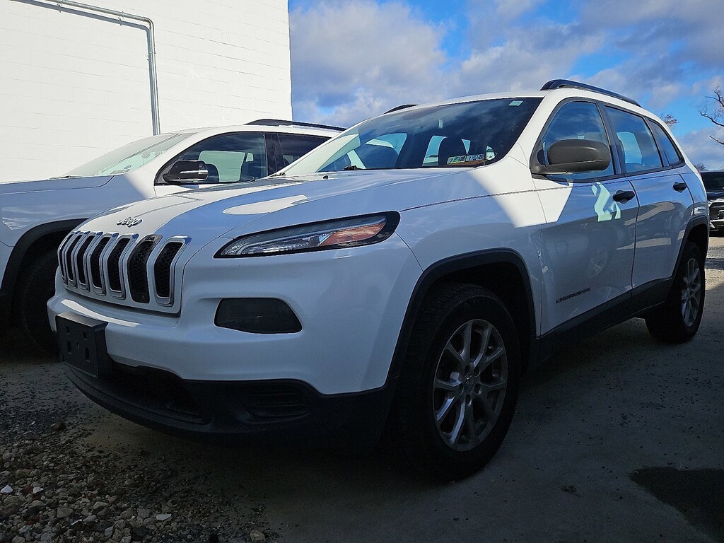 Used 2016 Jeep Cherokee Sport SUV