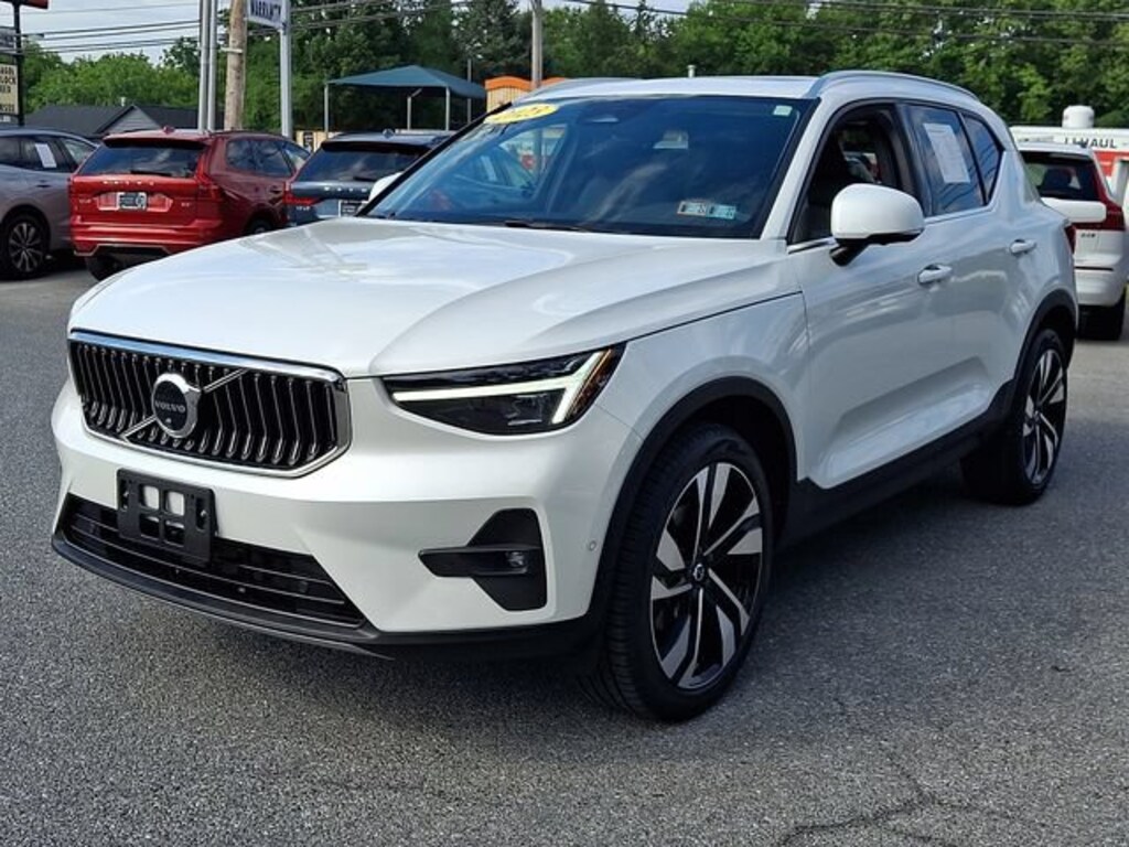 Certified 2023 Volvo XC40 Ultimate Bright Theme SUV