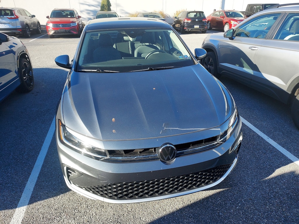 Certified 2025 Volkswagen Jetta SE Sedan