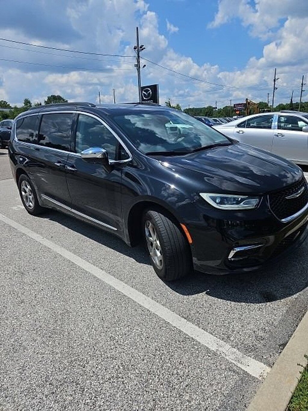 Used 2022 Chrysler Pacifica Limited Van Passenger Van