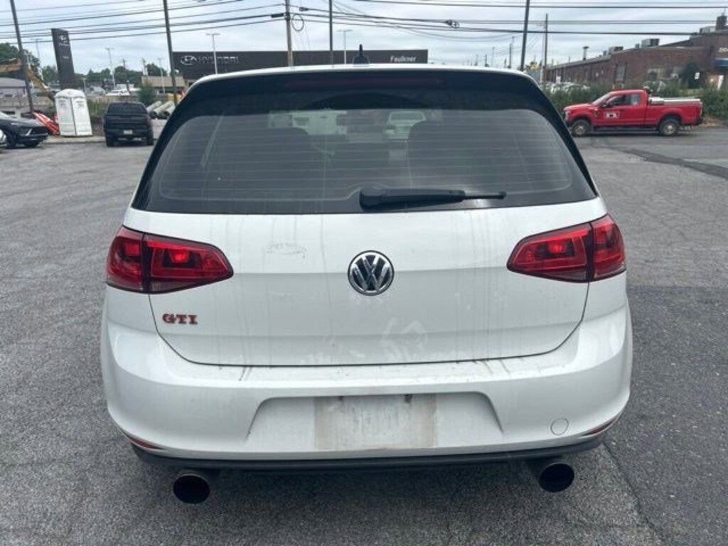 Used 2017 Volkswagen Golf GTI SE Hatchback