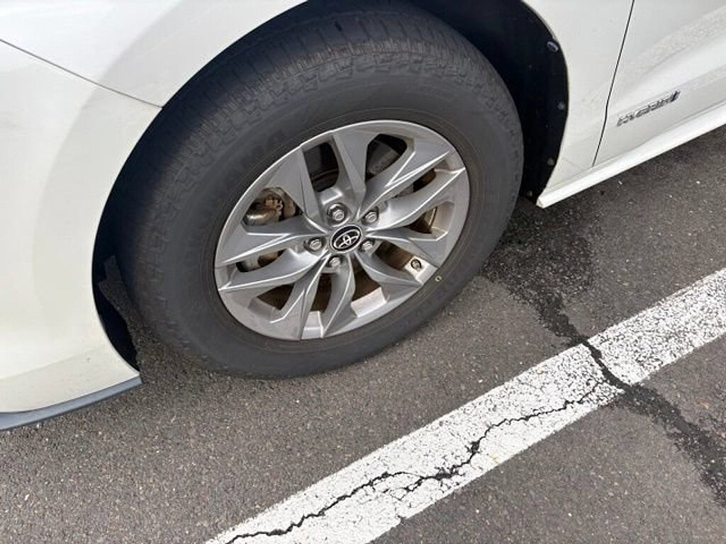 Used 2021 Toyota Sienna XLE Van