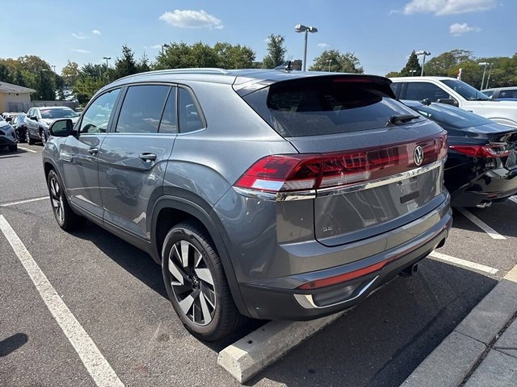 Used 2025 Volkswagen Atlas Cross Sport 2.0T SE w/Technology SUV