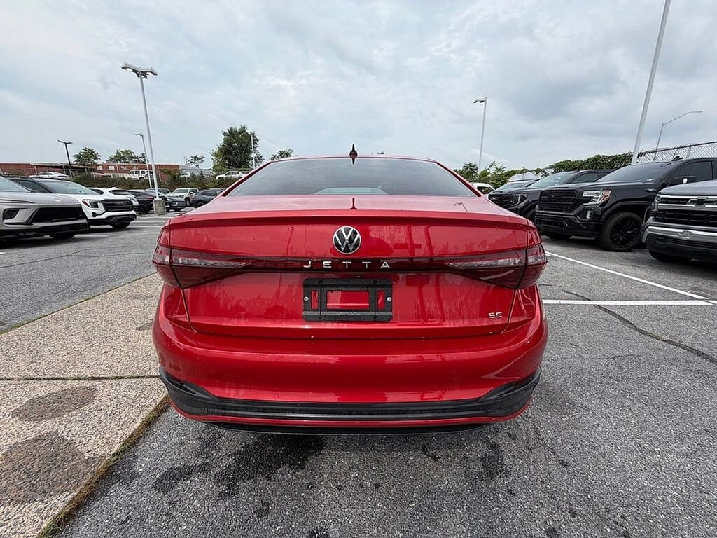 Used 2025 Volkswagen Jetta SE Sedan