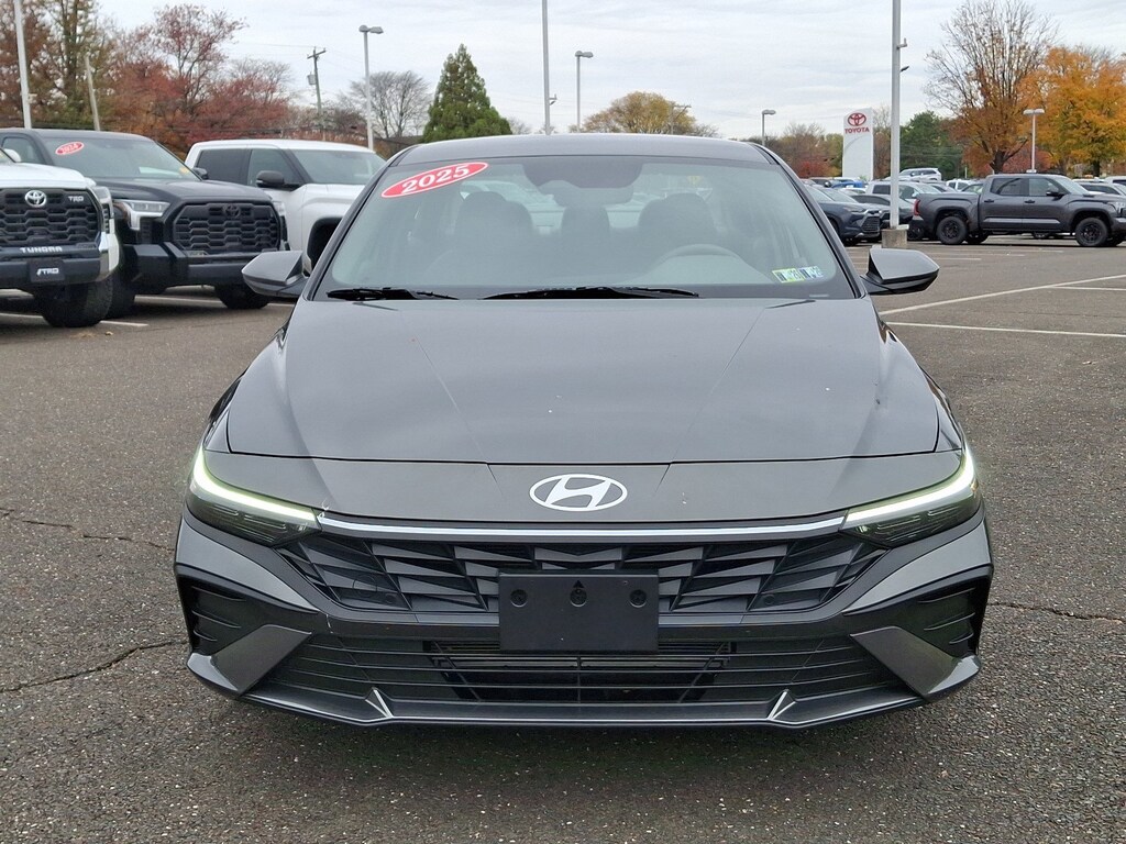 Used 2025 Hyundai Elantra SE Sedan