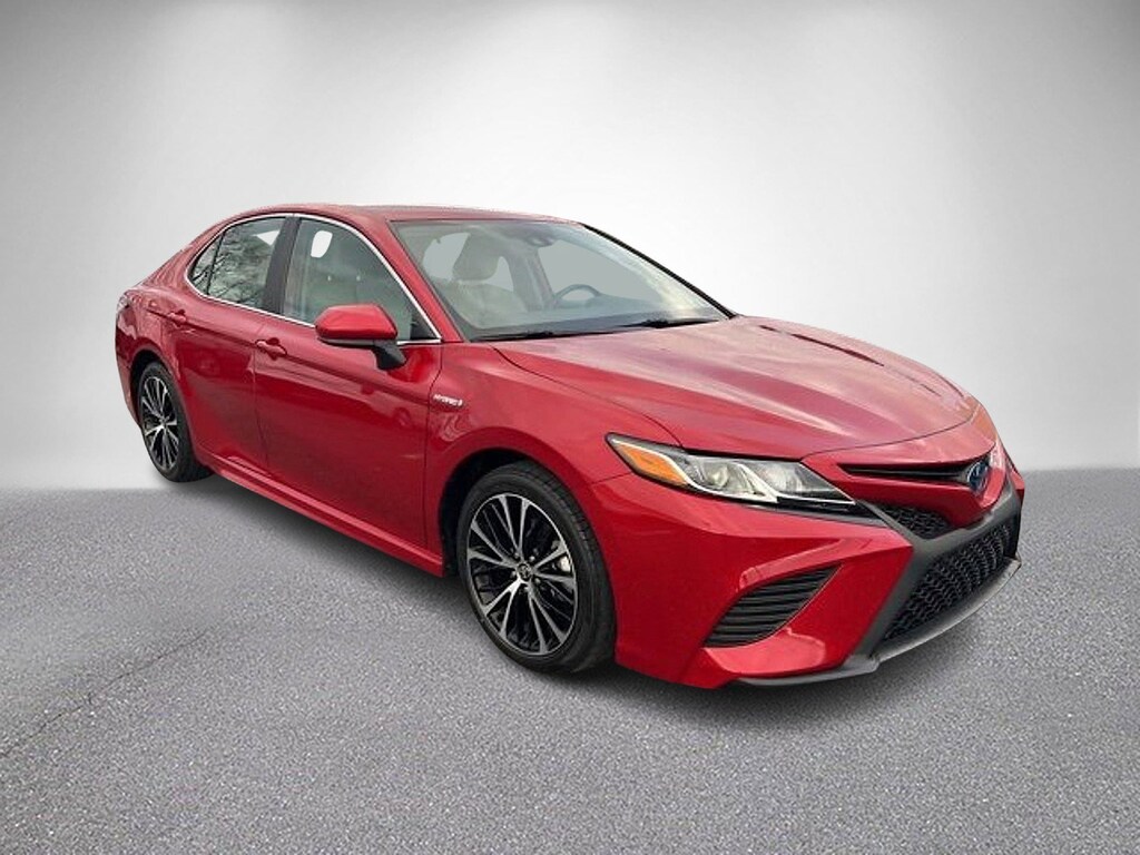 Used 2020 Toyota Camry Hybrid SE Sedan