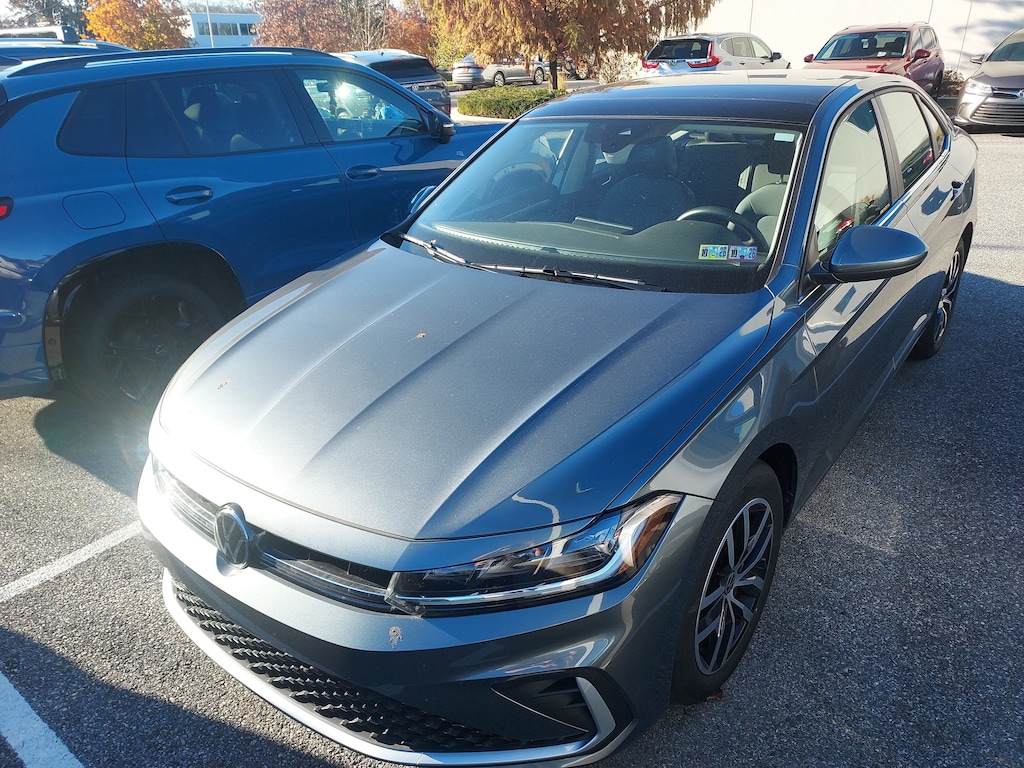Certified 2025 Volkswagen Jetta SE Sedan