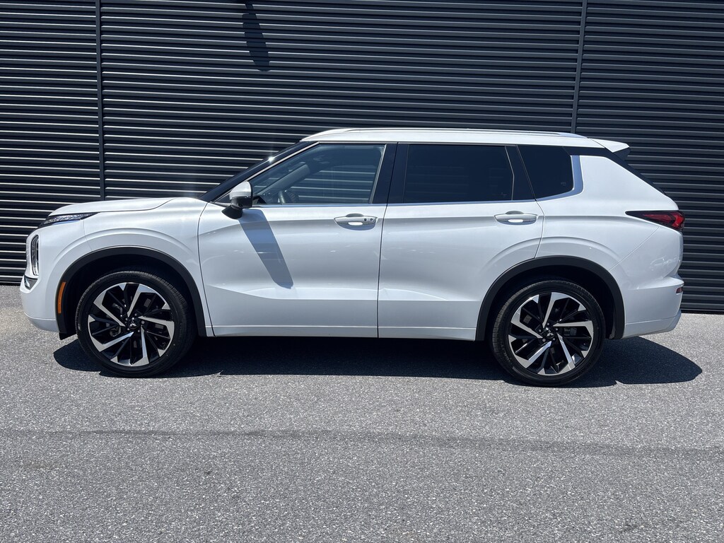 Used 2022 Mitsubishi Outlander SEL CUV