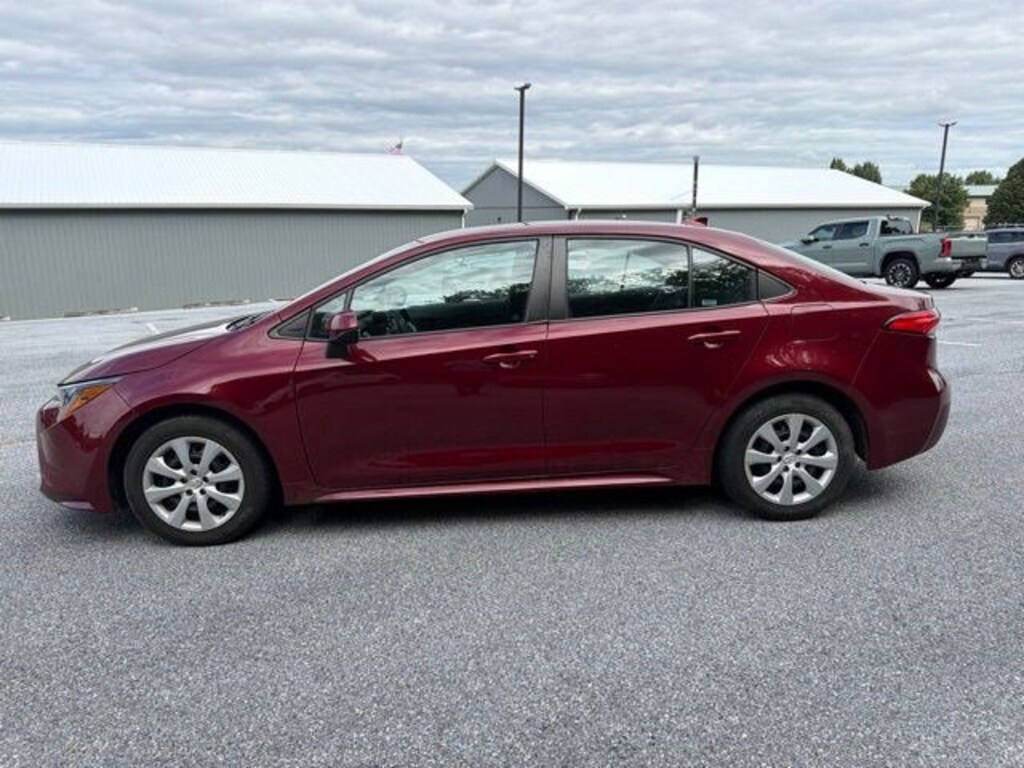 Used 2022 Toyota Corolla LE Sedan