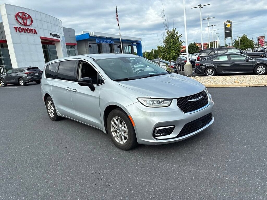Used 2024 Chrysler Pacifica Touring L Van Passenger Van