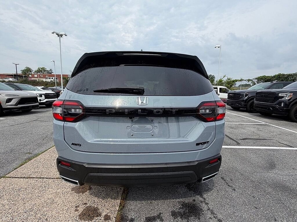 Used 2025 Honda Pilot Sport SUV