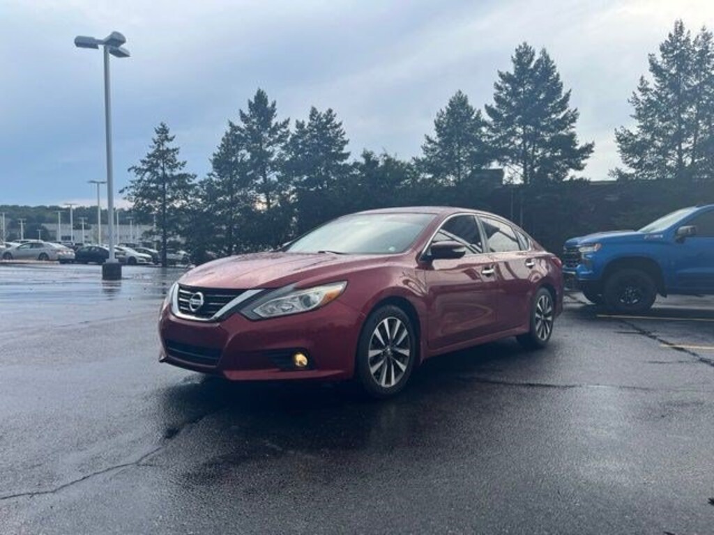 Used 2017 Nissan Altima 2.5 SV Sedan