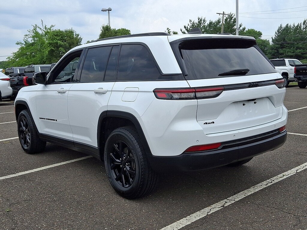 Used 2025 Jeep Grand Cherokee Altitude SUV