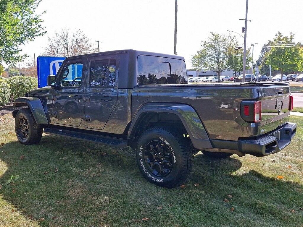 Used 2023 Jeep Gladiator Willys Truck Crew Cab