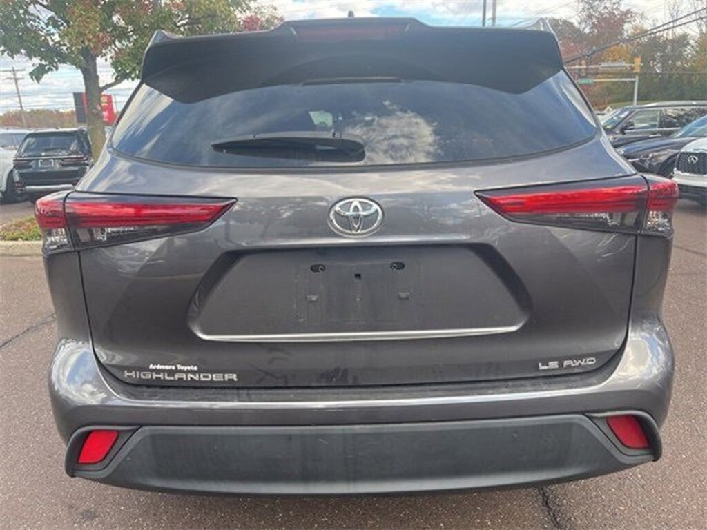 Used 2022 Toyota Highlander LE SUV