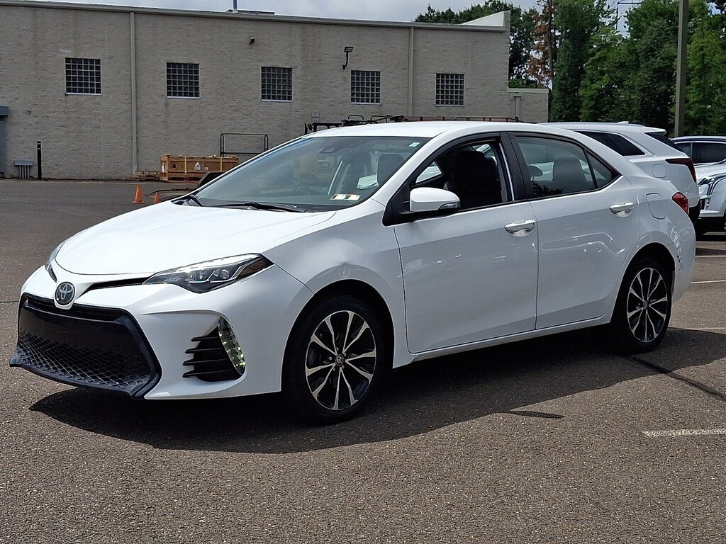 Used 2018 Toyota Corolla SE Sedan