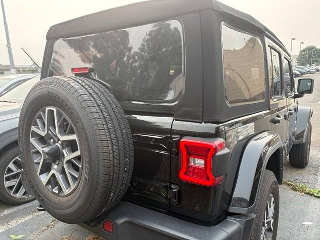 Used 2024 Jeep Wrangler Sahara SUV