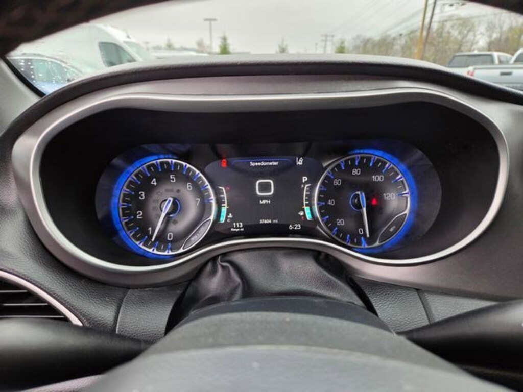 Used 2025 Chrysler Pacifica Select Van Passenger Van