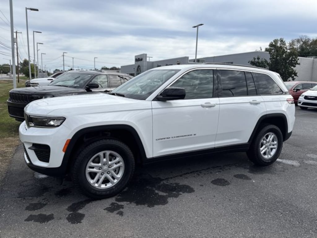 New 2025 Jeep Grand Cherokee LAREDO 4X4 Sport Utility