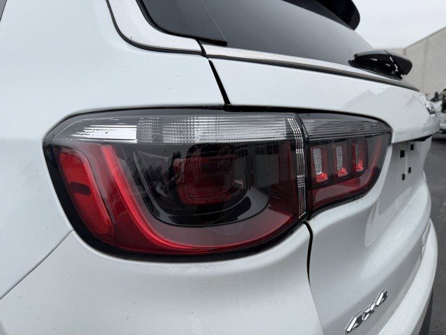 2023 Jeep Compass Limited photo 3